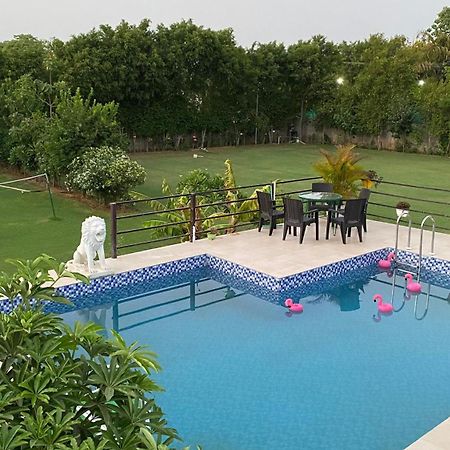 The Singh Farm Cosy Private Pool Farm Villa 구르가온 외부 사진