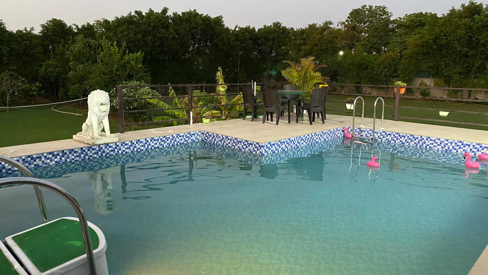 The Singh Farm Cosy Private Pool Farm Villa 구르가온 외부 사진