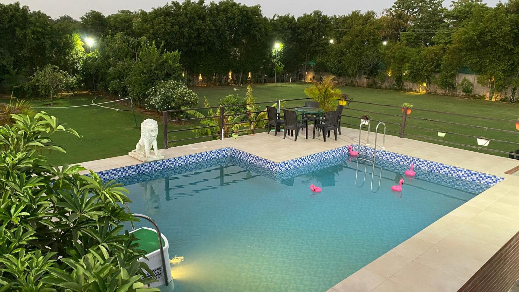 The Singh Farm Cosy Private Pool Farm Villa 구르가온 외부 사진