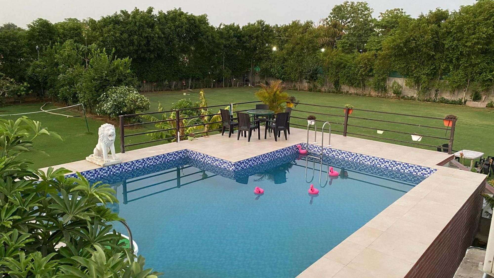 The Singh Farm Cosy Private Pool Farm Villa 구르가온 외부 사진