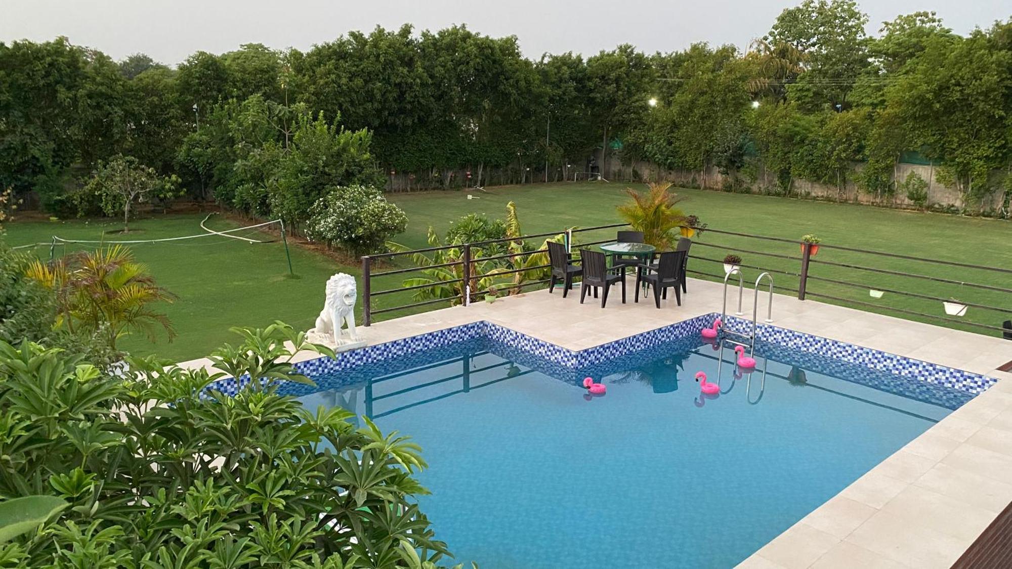 The Singh Farm Cosy Private Pool Farm Villa 구르가온 외부 사진